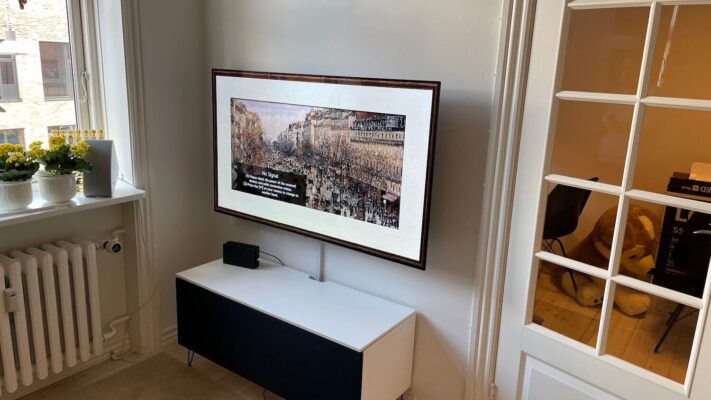 Installation af 55 LG OLED TV på et vægbeslag med drejefunktion