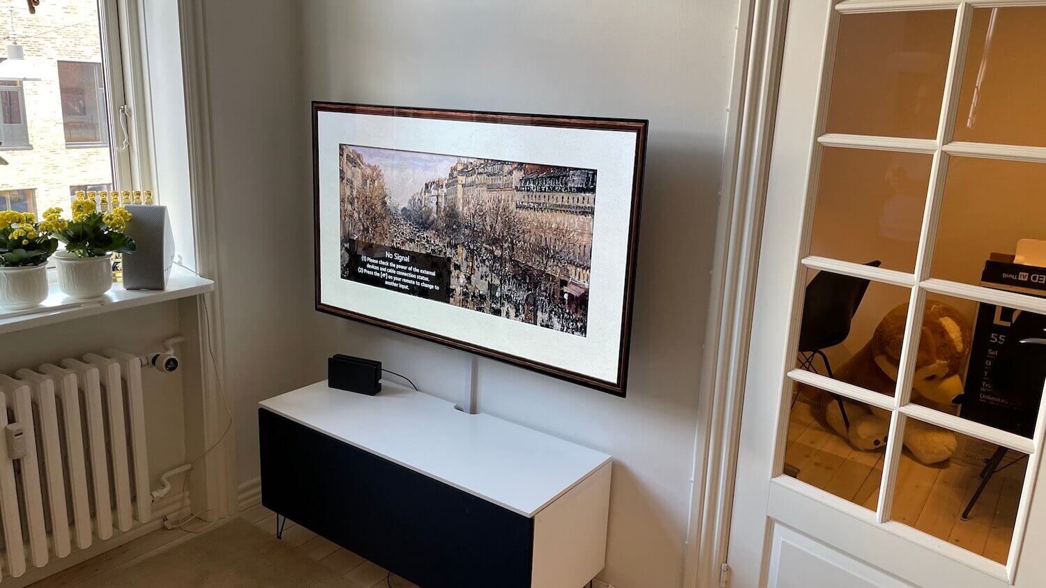 Installation af 55 LG OLED TV på et vægbeslag med drejefunktion