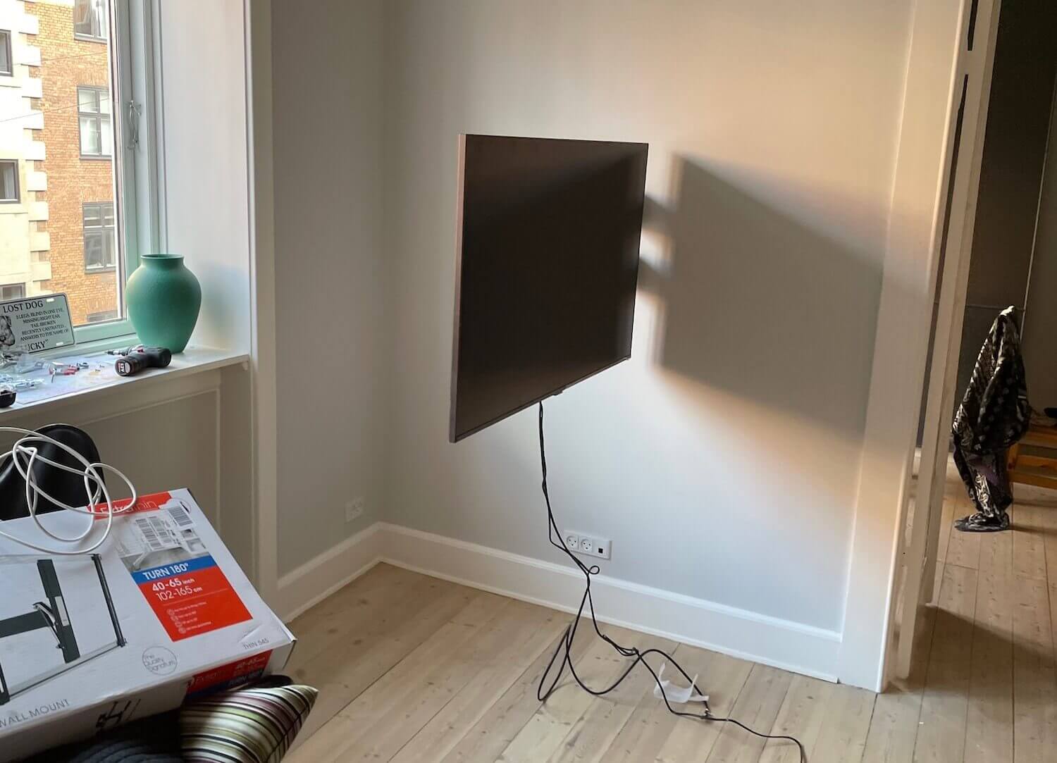 Installation af Samsung TV på vægbeslag med 90 graders drejefunktion