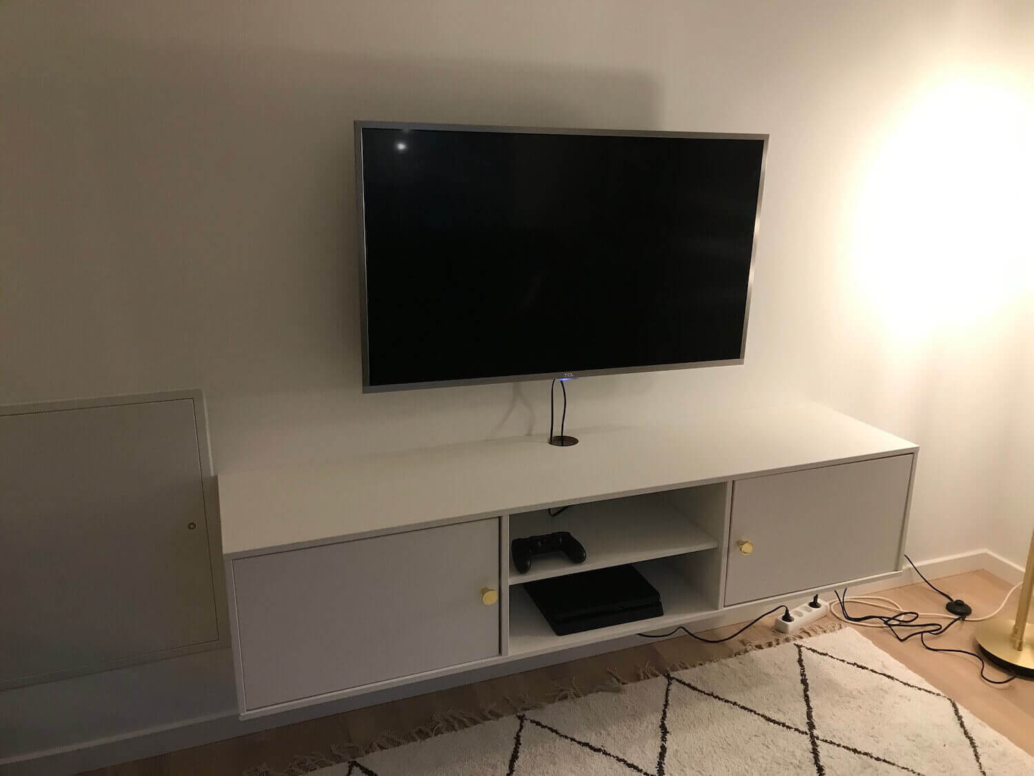 Installation af TCL TV og TV møbel