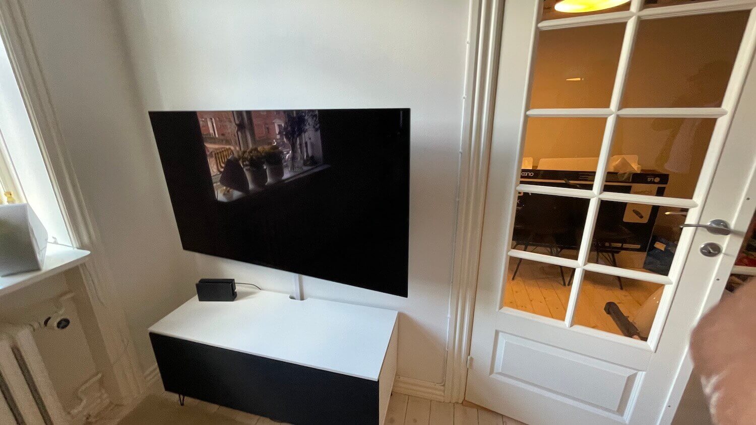 Installation 55" LG OLED TV på et vægbeslag med - montering