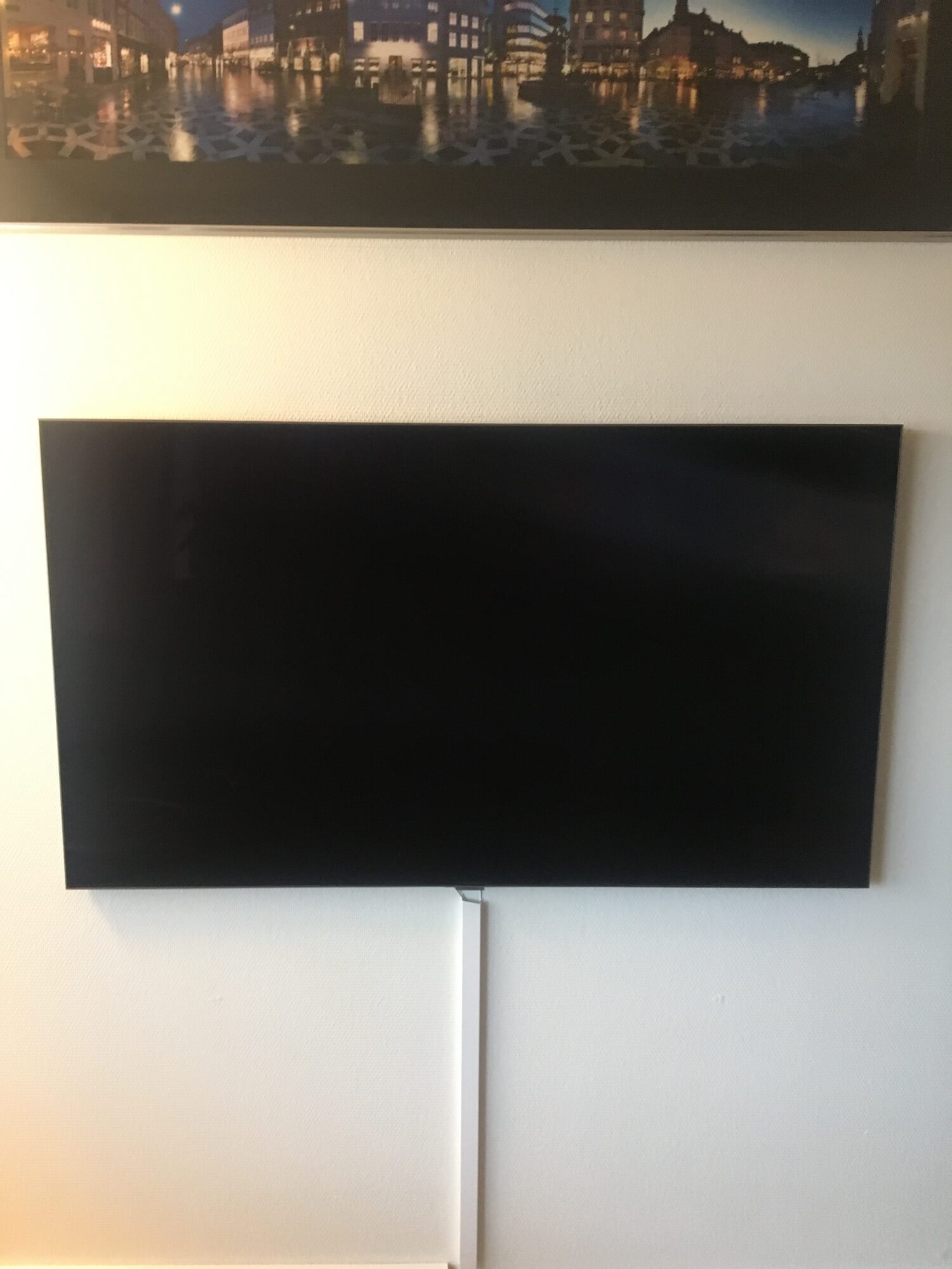 Montering af LG TV på gipsvæg med fladt vægbeslag