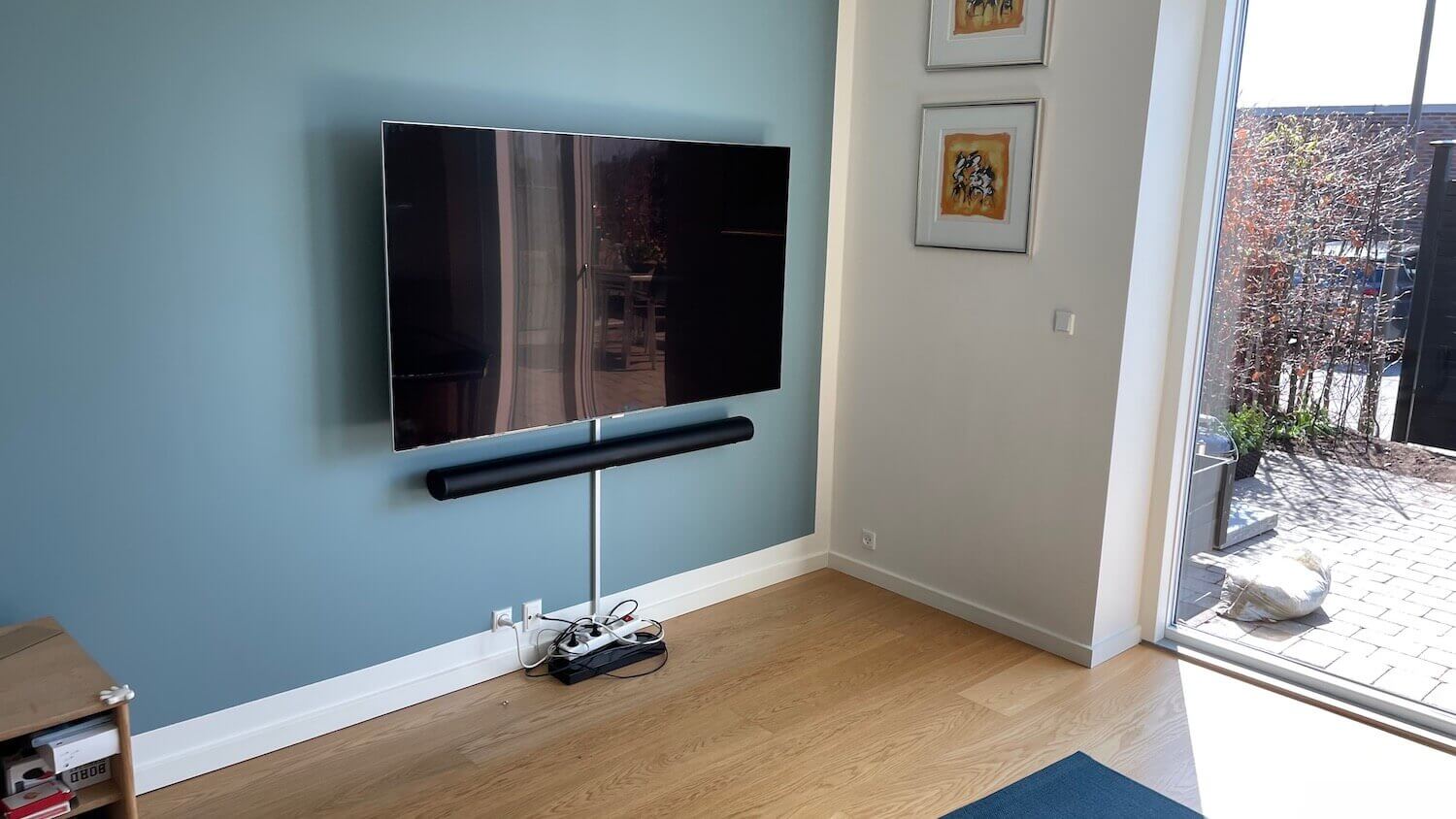 Opsætning af Sonos soundbar, kabelbakke og 55" Samsung TV vægbeslag med drejefunktion - TV montering